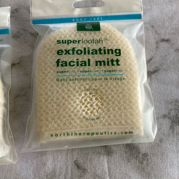 keeping🙃 3 Eco tools eco pouf to gently cleanse entire body. Plus 2 facial mitts - Picture 8 of 8